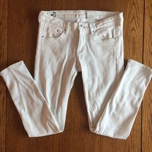 White Skinny Jeans with Zipper Detail